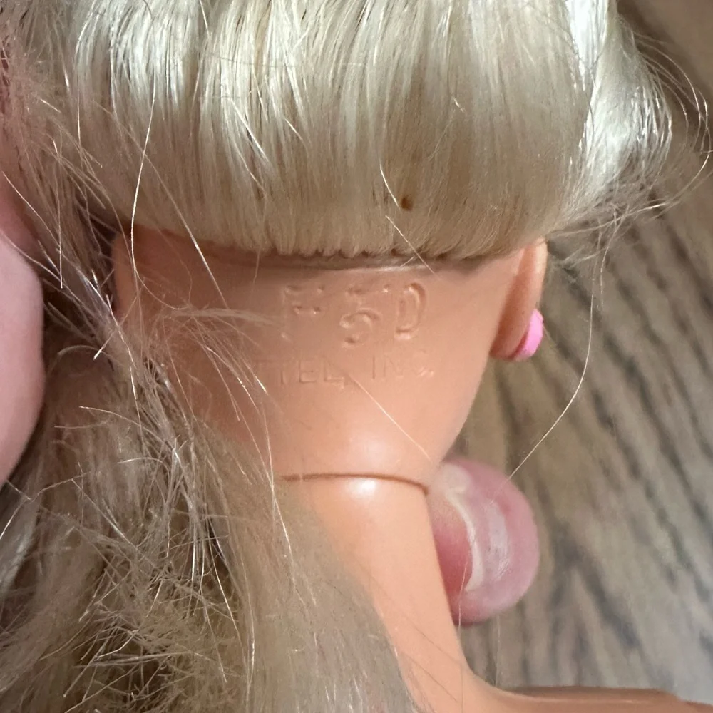 Vintage Barbie Doll 1966 Blonde Blue Eyes With pink earrings and Ring Twist F5D